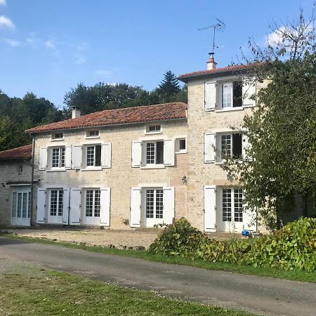 Bed and Breakfast Moulin sous la Vergne à Nanteuil-en-Vallée Extérieur photo