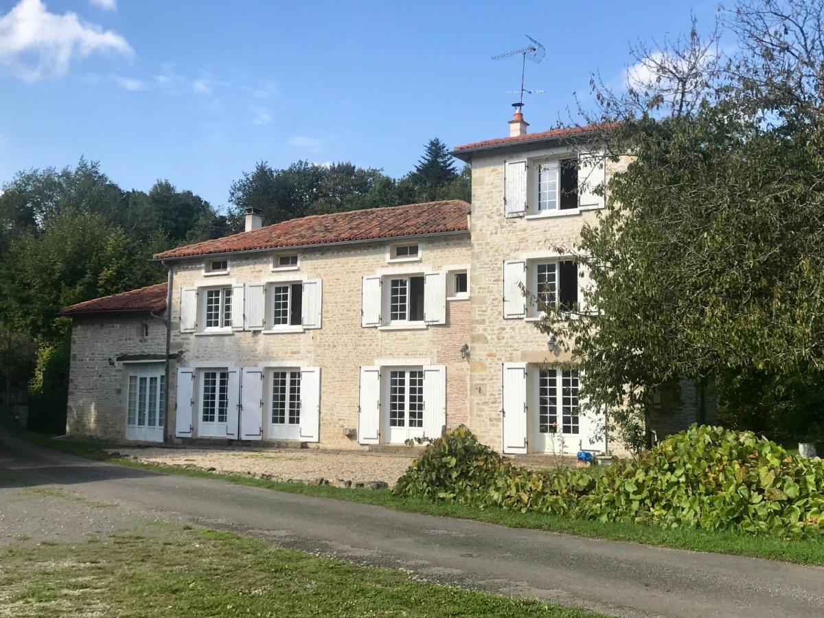 Bed and Breakfast Moulin sous la Vergne à Nanteuil-en-Vallée Extérieur photo