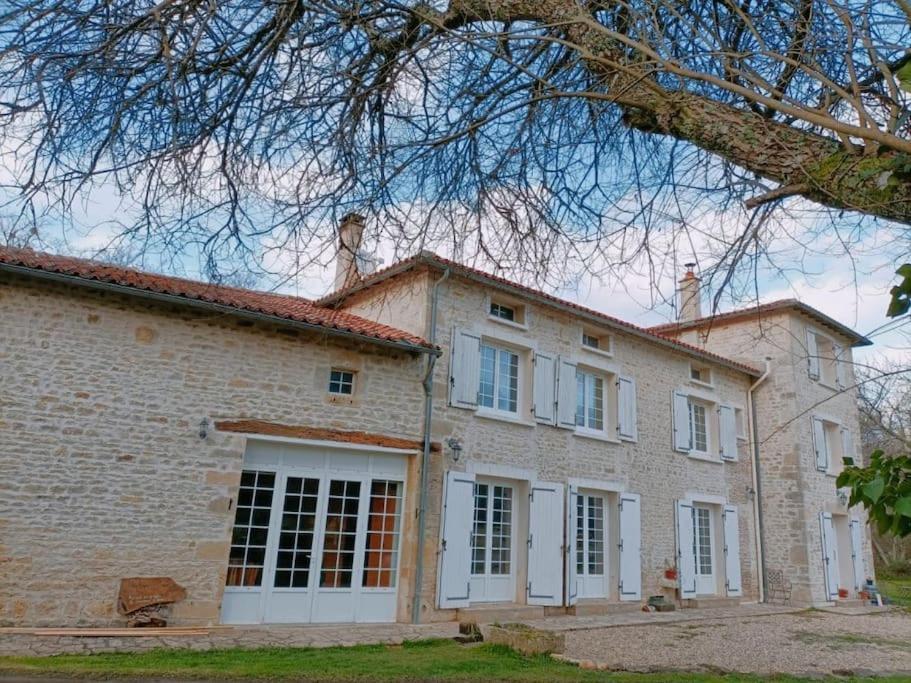 Bed and Breakfast Moulin sous la Vergne à Nanteuil-en-Vallée Extérieur photo